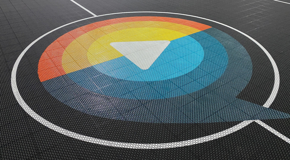 Play logo on game court